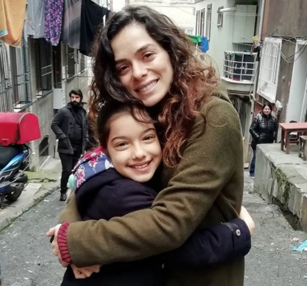 Kübra Süzgün Kimdir, Kaç Yaşında Hangi Dizi Ve Filmlerde Rol Aldı (1)