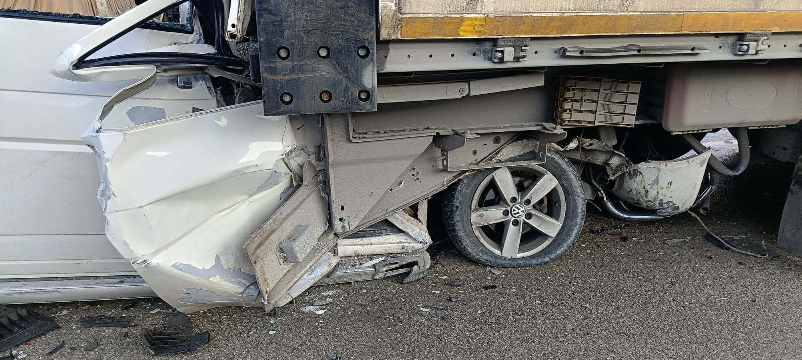 Malatya'da Tır Ile Minibüs Çarpıştı! 3 Ölü F (2)