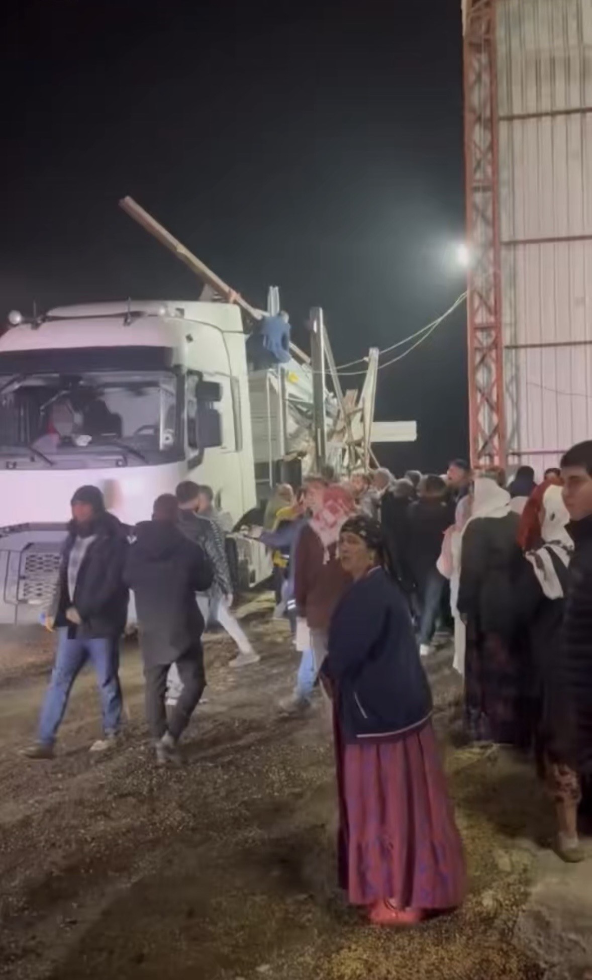 Mardin’in Derik Ilçesinde Mısır Kurutma Silosunun Çökmesi Sonucu 1 Kişi Yaşamını Yitirdi (1)
