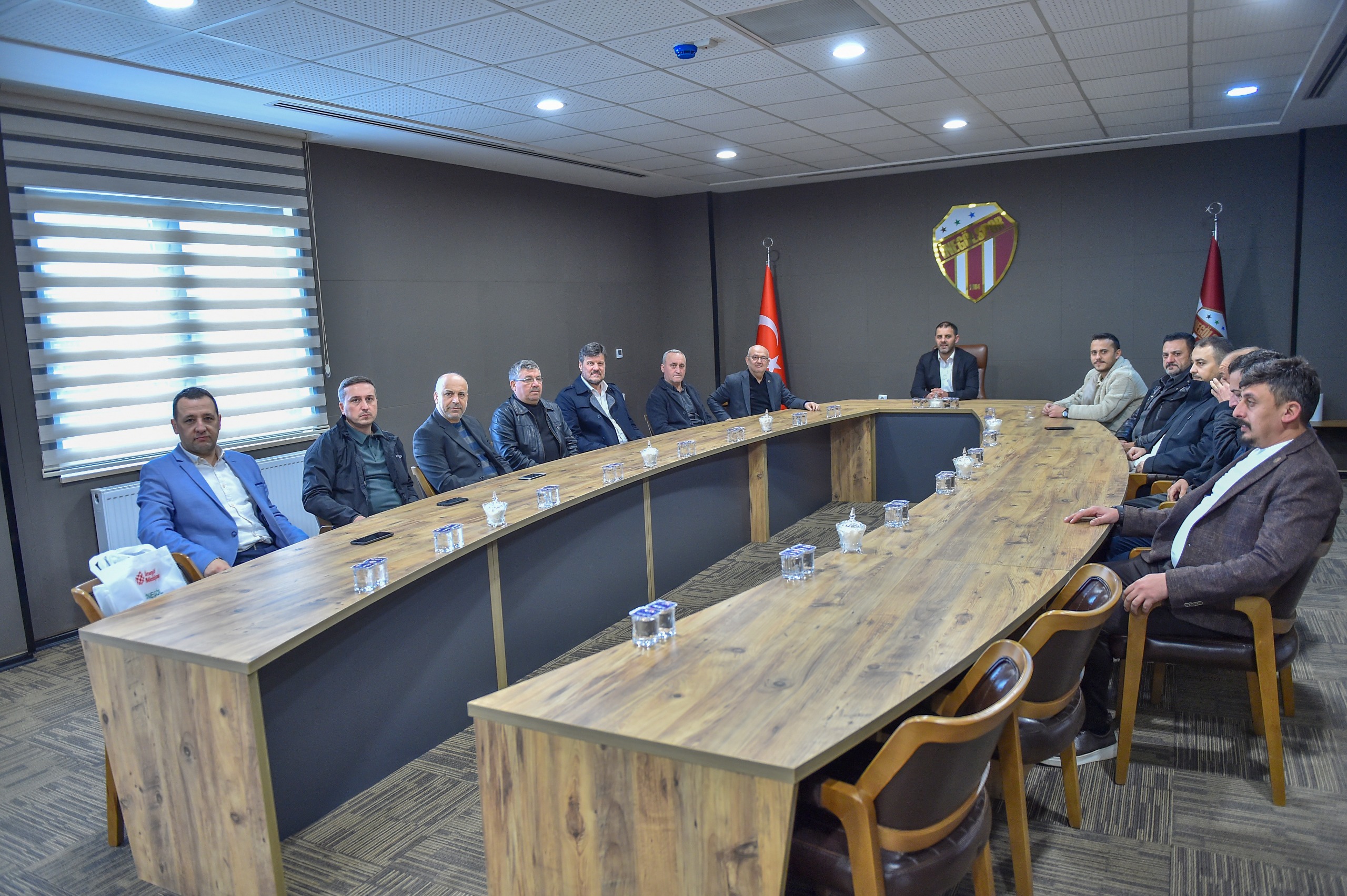 Mobilyacılar Odası’ndan İnegölspor’un Forma Kampanyasına Anlamlı Destek (2)