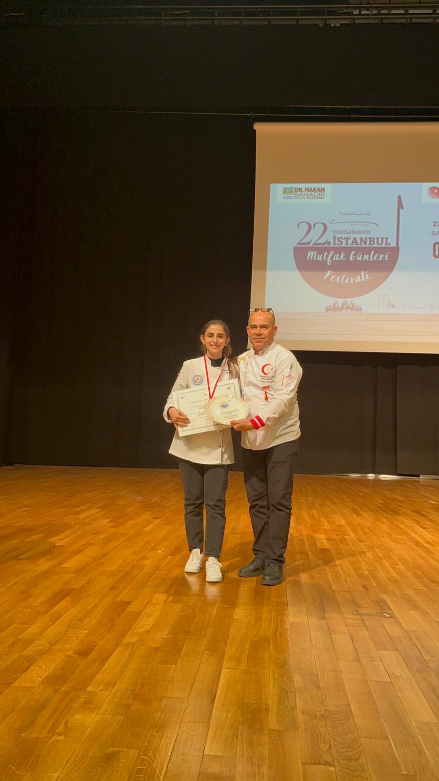 Nene Hatun Kız Mtal, İstanbul Gastronomi Günleri’nde 10 Altın Madalya Kazandı! (1)