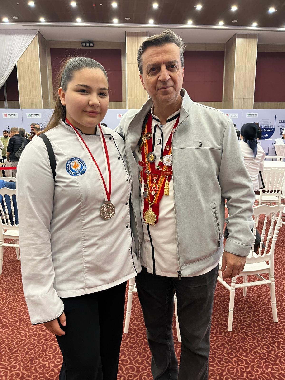 Nene Hatun Kız Mtal, İstanbul Gastronomi Günleri’nde 10 Altın Madalya Kazandı! (2)