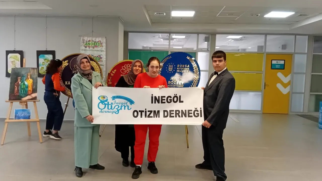 Otizmli Genc Yetenek Ali Doganin Sergisi Bursada Acildi 1
