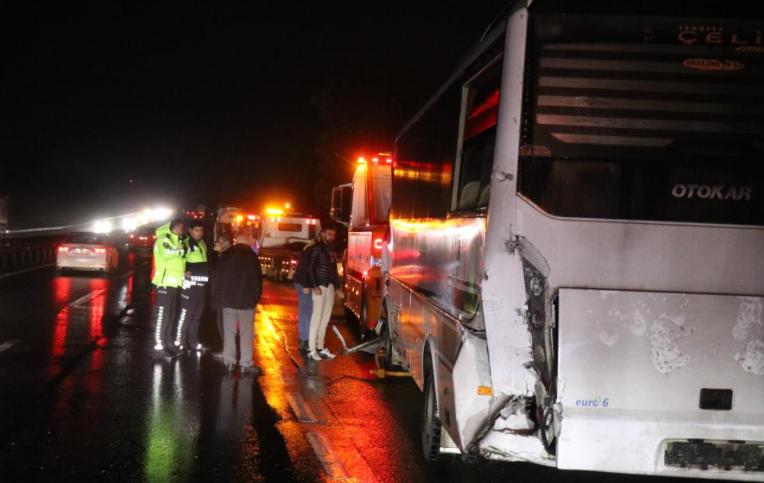 Sakarya D 650 Kara Yolunda Zincirleme Kaza! 12 Yaralı (3)