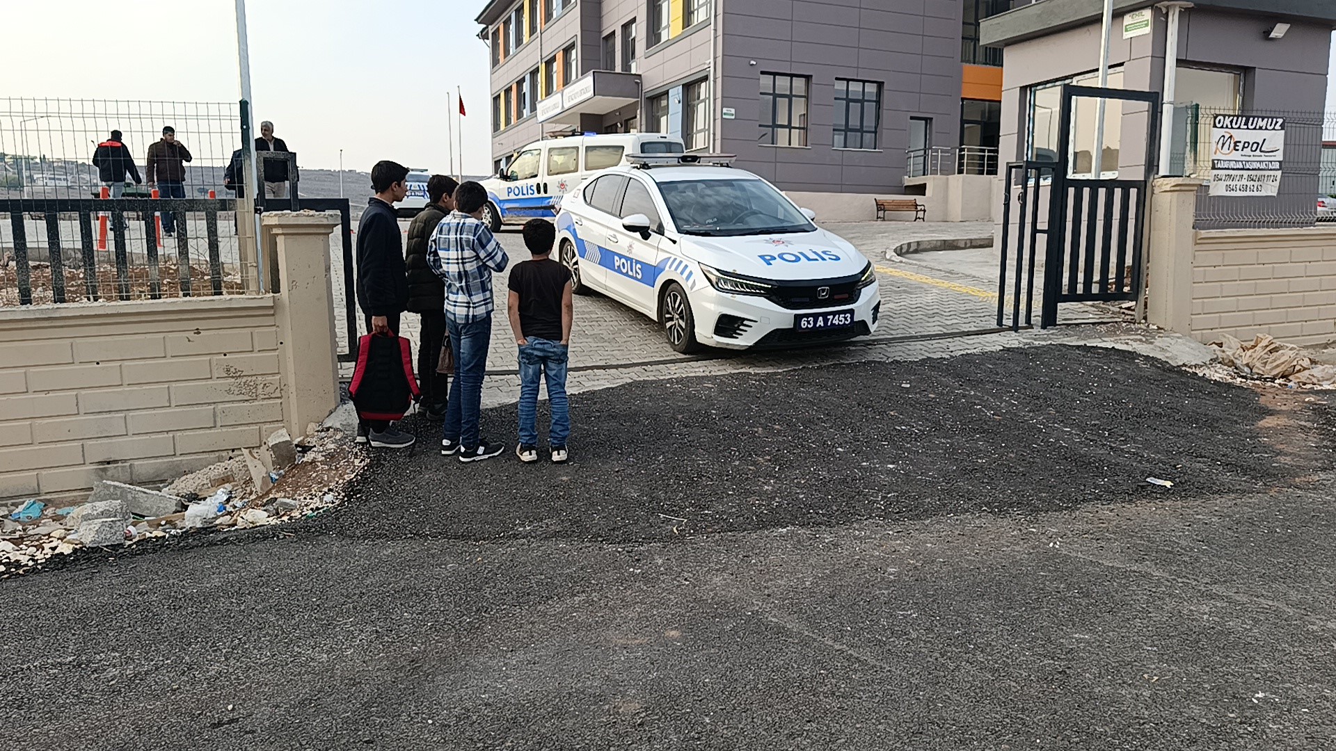 Şanlıurfa'da Gıda Zehirlenmesi Şüphesiyle 25 Öğrenci Hastanelik Oldu (2)