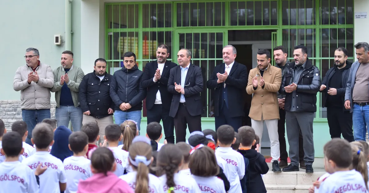 Sedat Ve Ahmet Cinci Kardeşlerden 94 Öğrenciyi Gülümseten Destek (6)