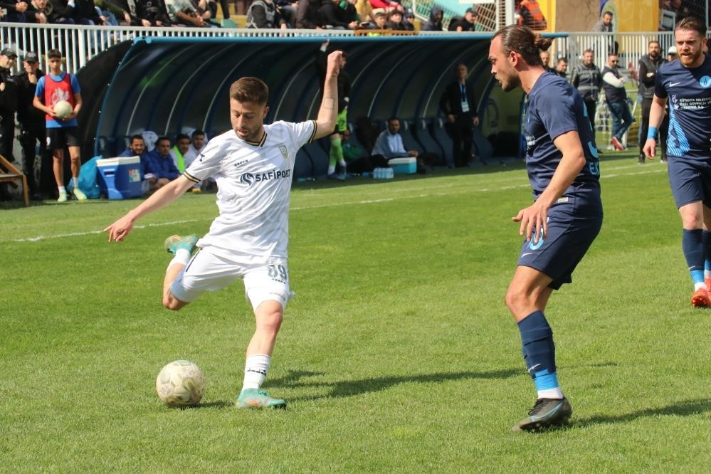 Silahlı Kavgada Ağır Yaralanan Futbolcu Entübe Edildi (3)