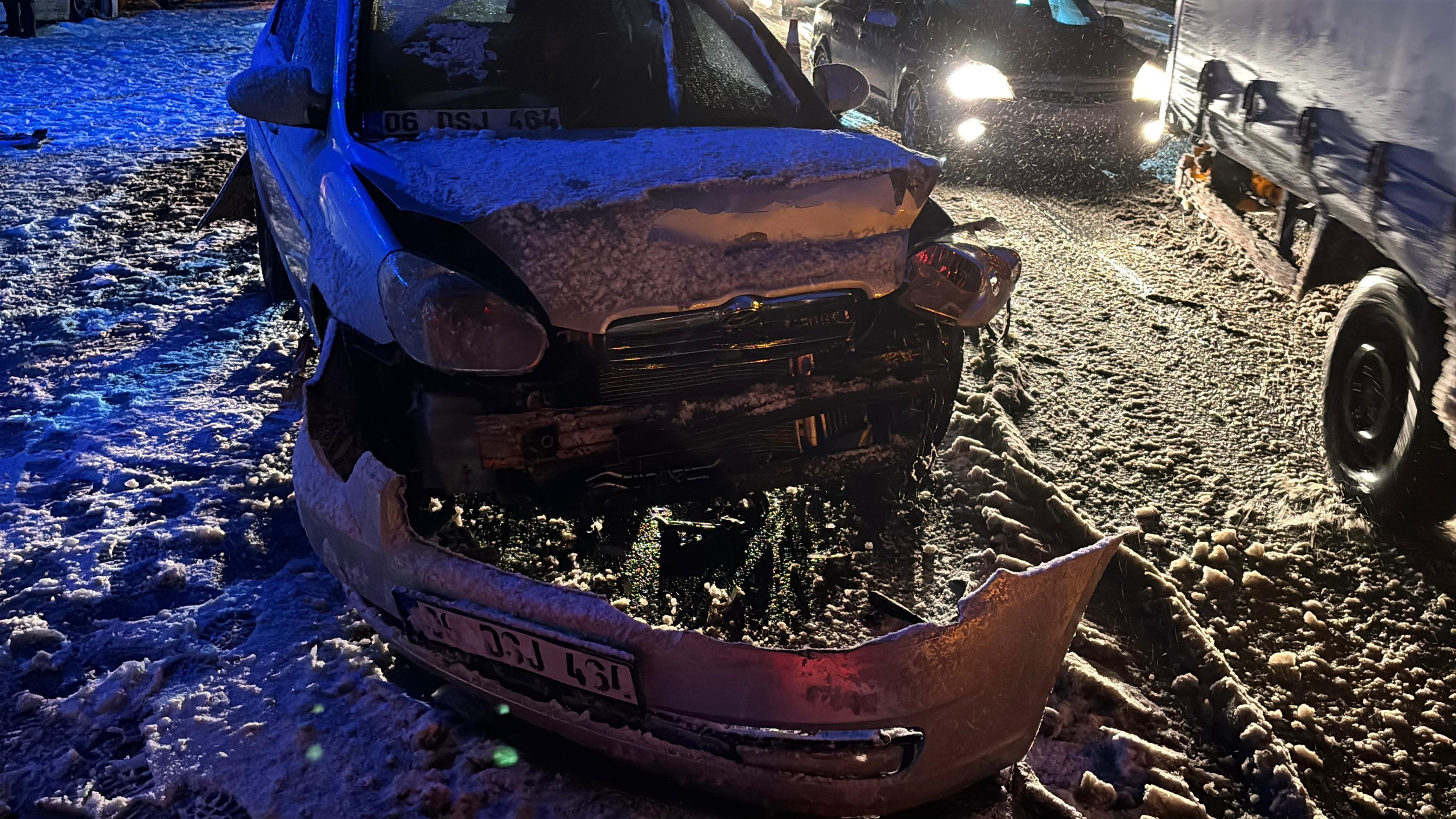 Tem’in Bolu Geçişinde Ortalık Savaş Alanına Döndü! 7 Araç Birbirine Çarptı (3)