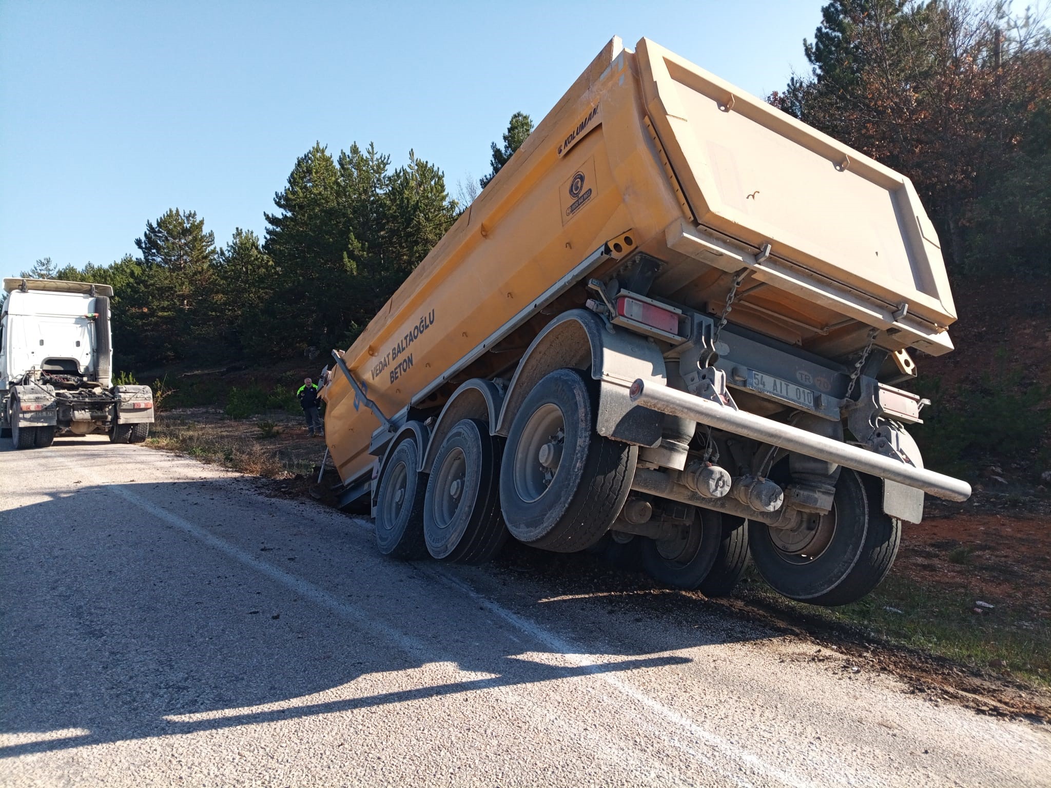 Tırın Dorsesi Koptu, Facia Ucuz Atlatıldı (2)
