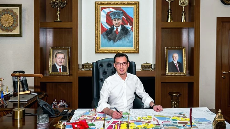 Tokat'ta Mhp'li Başkanın Odasında Böcek Bulundu! (3)