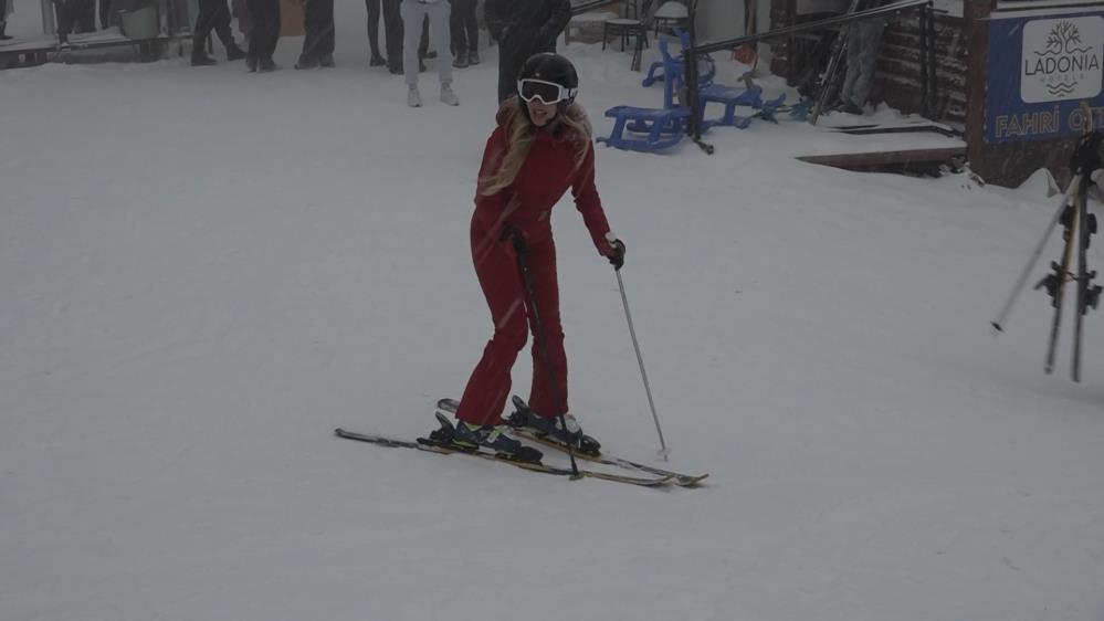 Uludağ'a Haftasonu Akını! Kar Zirvede 25 Santimetreye Ulaştı (2)