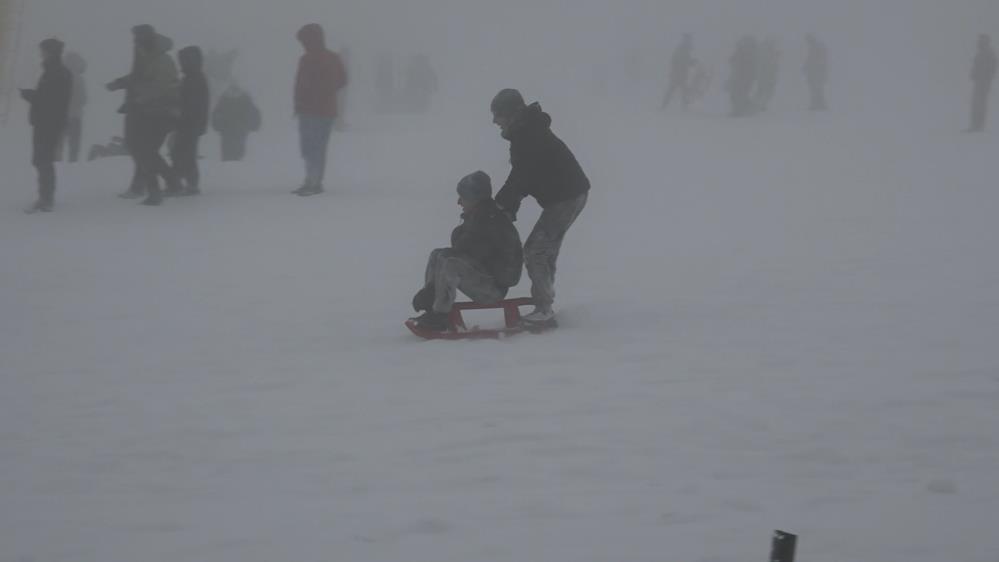 Uludağ'a Haftasonu Akını! Kar Zirvede 25 Santimetreye Ulaştı (3)