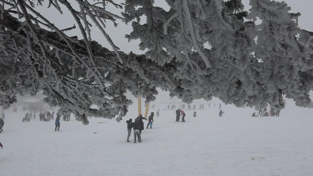 Uludağ'a Haftasonu Akını! Kar Zirvede 25 Santimetreye Ulaştı (4)