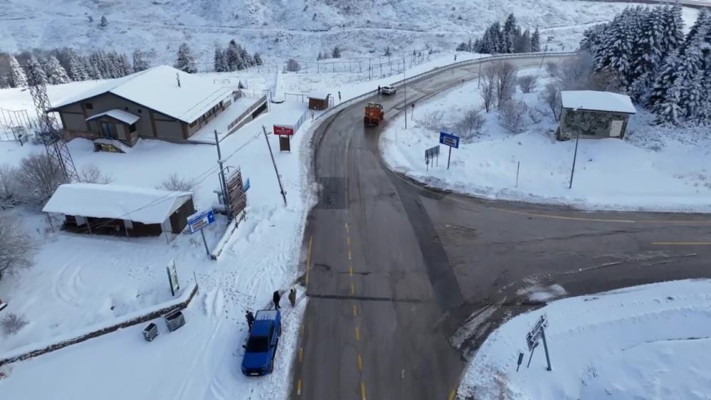 Uludağ’da Kar Hızla Eriyor! Kalınlık 10 Santimden 6 Santime Düştü (2)