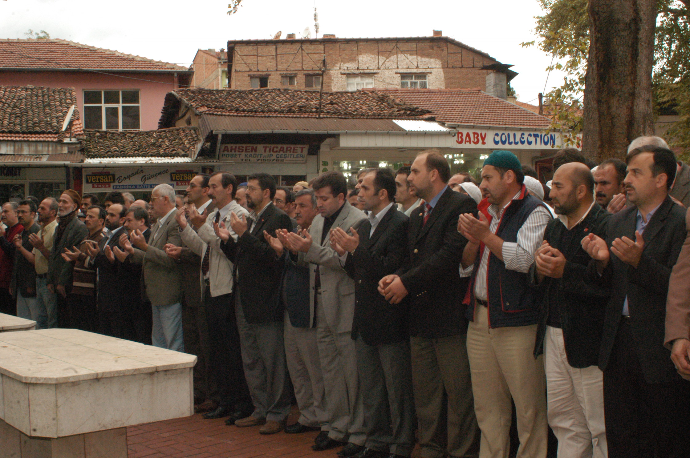 Vefat Edenler Cenaze Bilgileri Ölüm Haberleri Mezarlık Kabir Bilgileri Gencgazete (90) 04 Aralık 2025 Perşembe