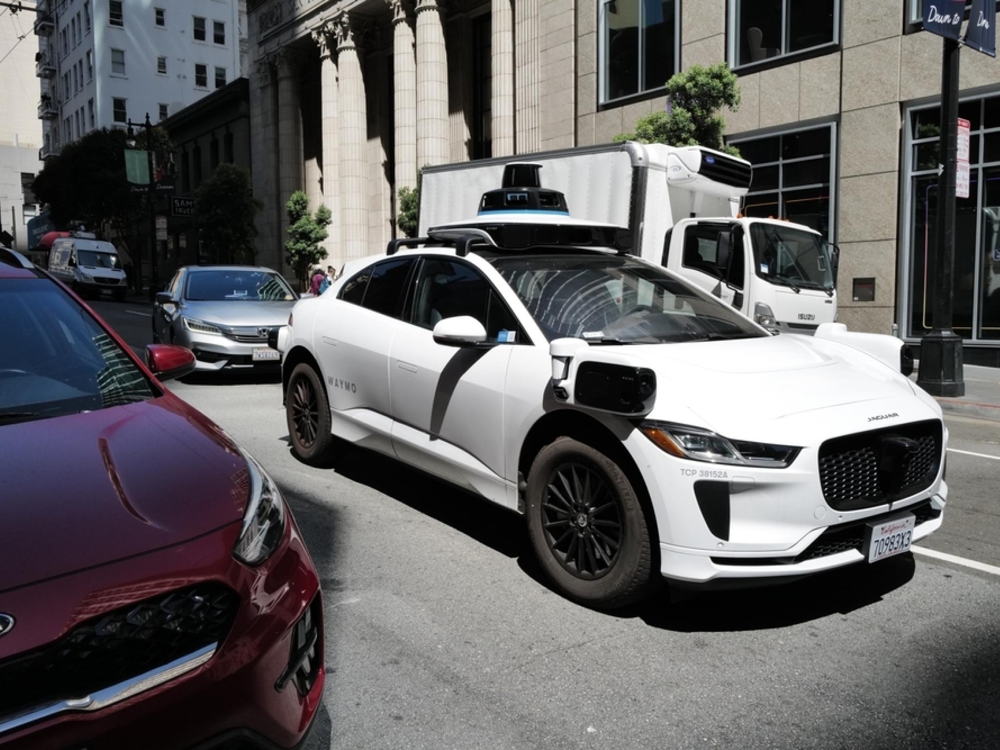 Waymo’dan Tarihi Eşik! Sürücüsüz Robotaksilerle 20 Milyon Yolculuk Geride Kaldı Sdfg