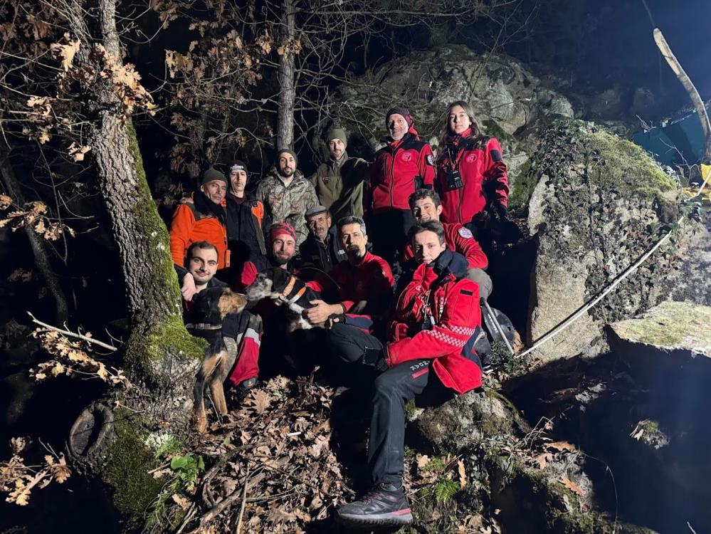 2 Av Köpeği Sağ Salim Çıkarıldı (1)