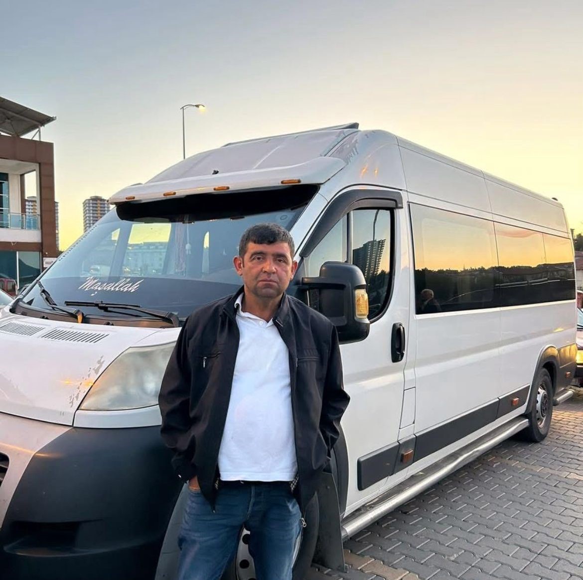 Alevlere Teslim Olan Minibüsünü Izlerken Kalbine Yenik Düştü (1)