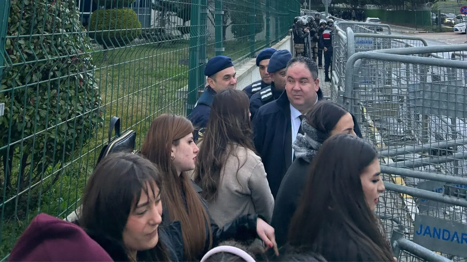 Aziz İhsan Aktaş Kimdir Aziz İhsan Aktaş Suç Örgütü Nedir Davada 200 Sanık Hakim Karşısında (3)