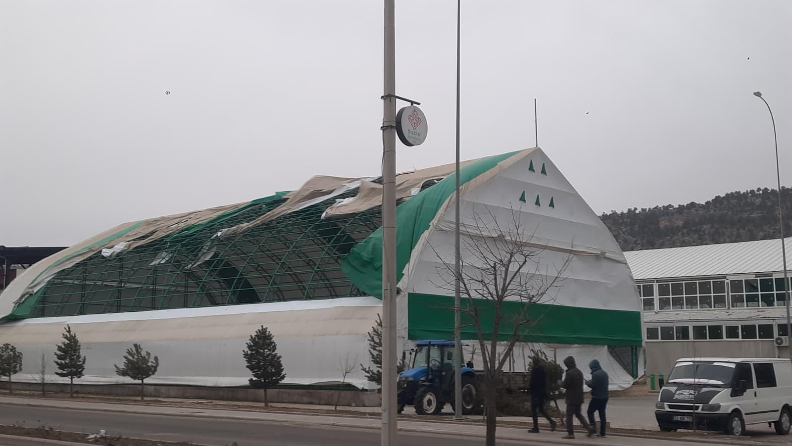 Bozkır'da Fırtına Çatıları Uçurdu, Ağaçları Devirdi (4)