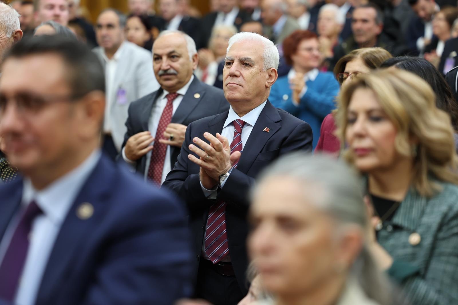 Bursa Büyükşehir Belediye Başkanı Bozbey'den Genel Başkan Özel'e Ziyaret (1)