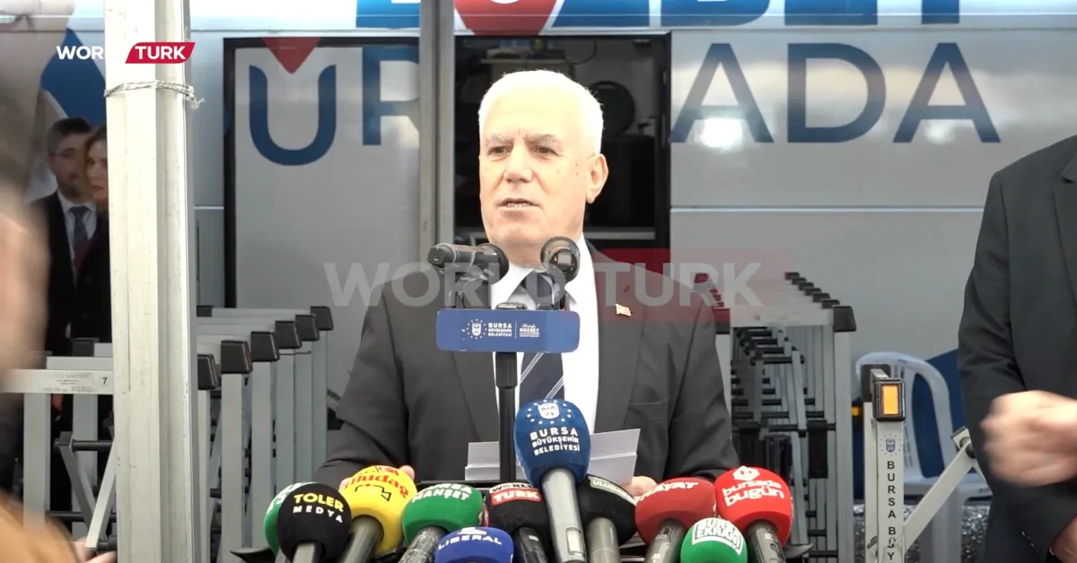 Bursa Büyükşehir Belediye Başkanı Mustafa Bozbey'e Saldırı Anı Görüntüleri (1)