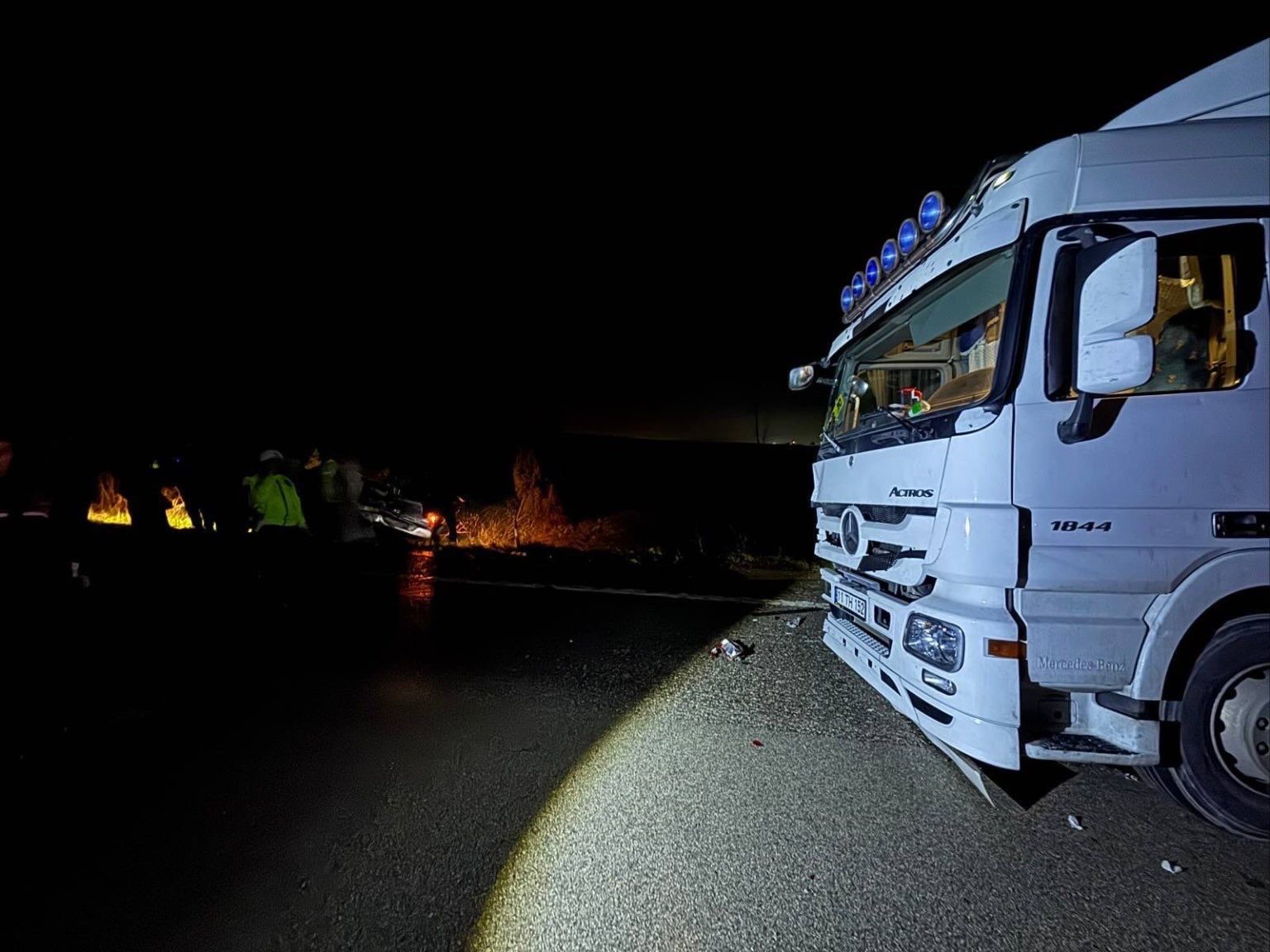 Bursa Otoyolunda Can Pazarı! Köpeklere Çarpan Araçlara Tır Girdi, Çok Sayıda Yaralı (1)