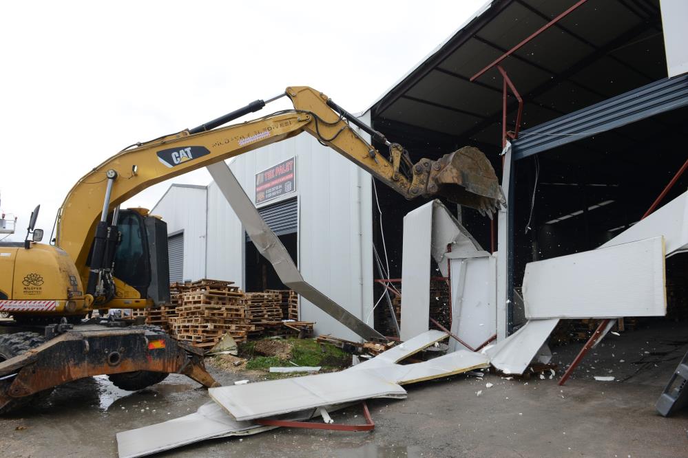 Bursa'da 3 Kaçak Yapı Yıkıldı! (1)