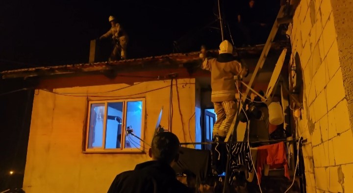 Bursa'da Baca Yangını Mahalleliyi Sokağa Döktü (3)