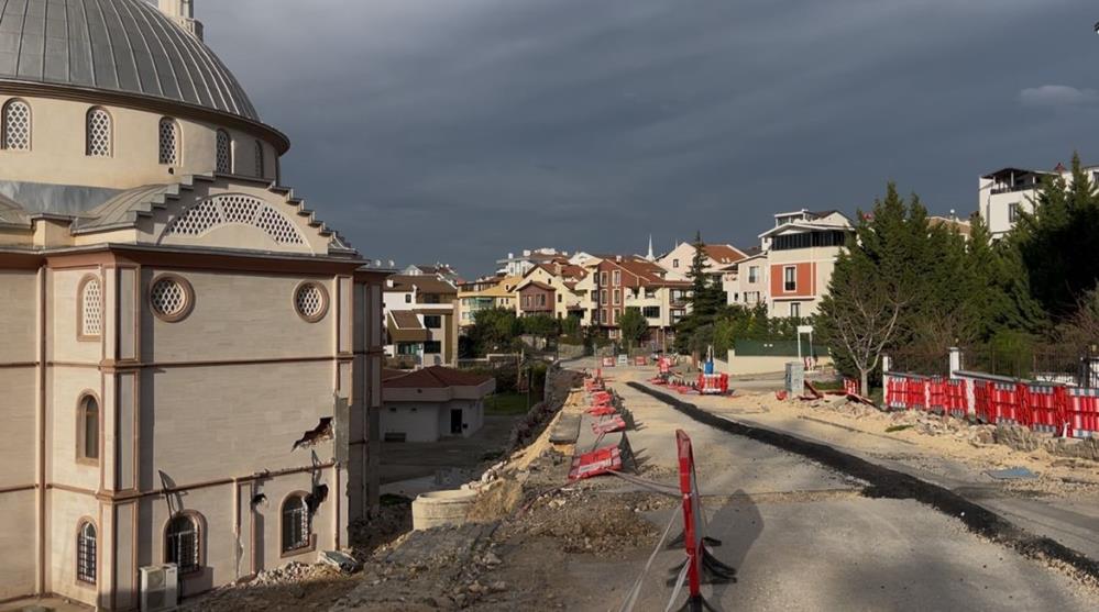 Bursa'da Çöken Duvar Yolu Da Camiyi De Kapattı! (3)