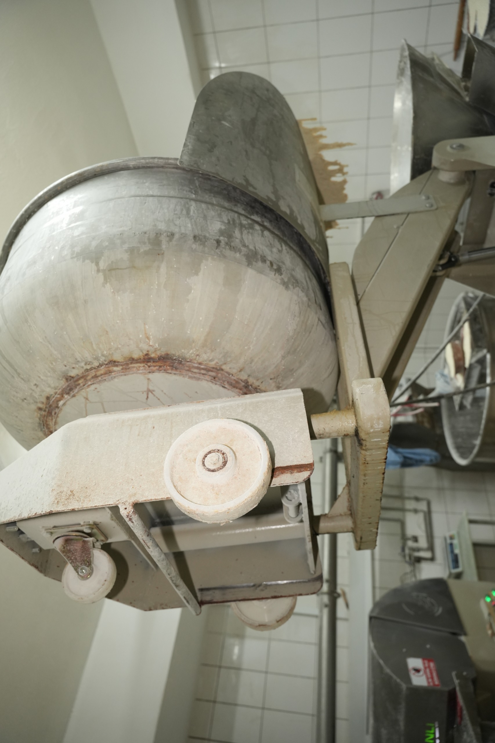 Bursa'da Ekmek Fabrikasında Skandal! Bakın Ekmeğin Içinden Ne Çıktı (2)