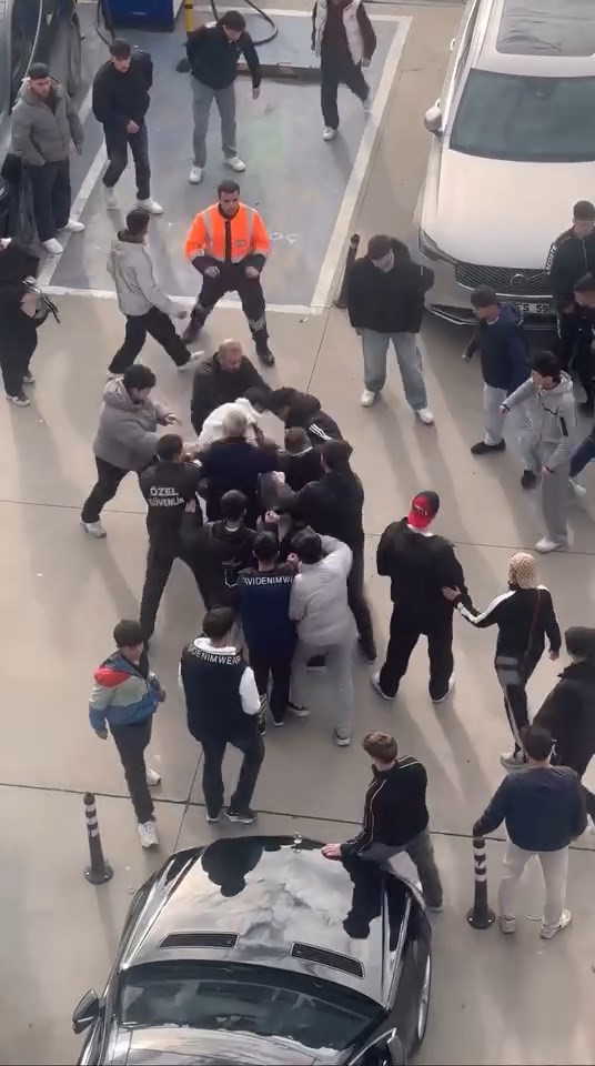 Bursa'da Gençler Birbirine Girdi (3)