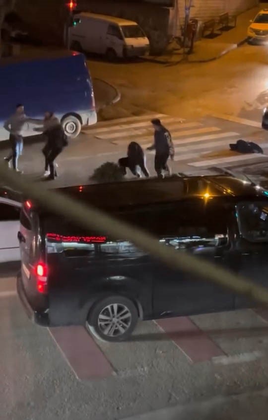 Bursa'da Kavga Esnasında Yola Savrulan Çocuk Yürekleri Ağza Getirdi! (1)