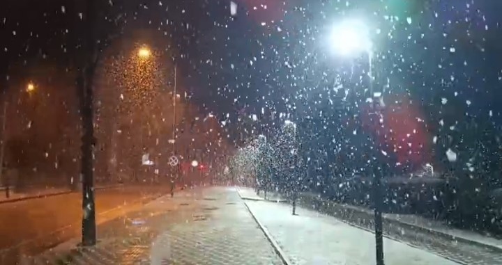 Bursa'da Lapa Lapa Kar Yağıyor! (1)