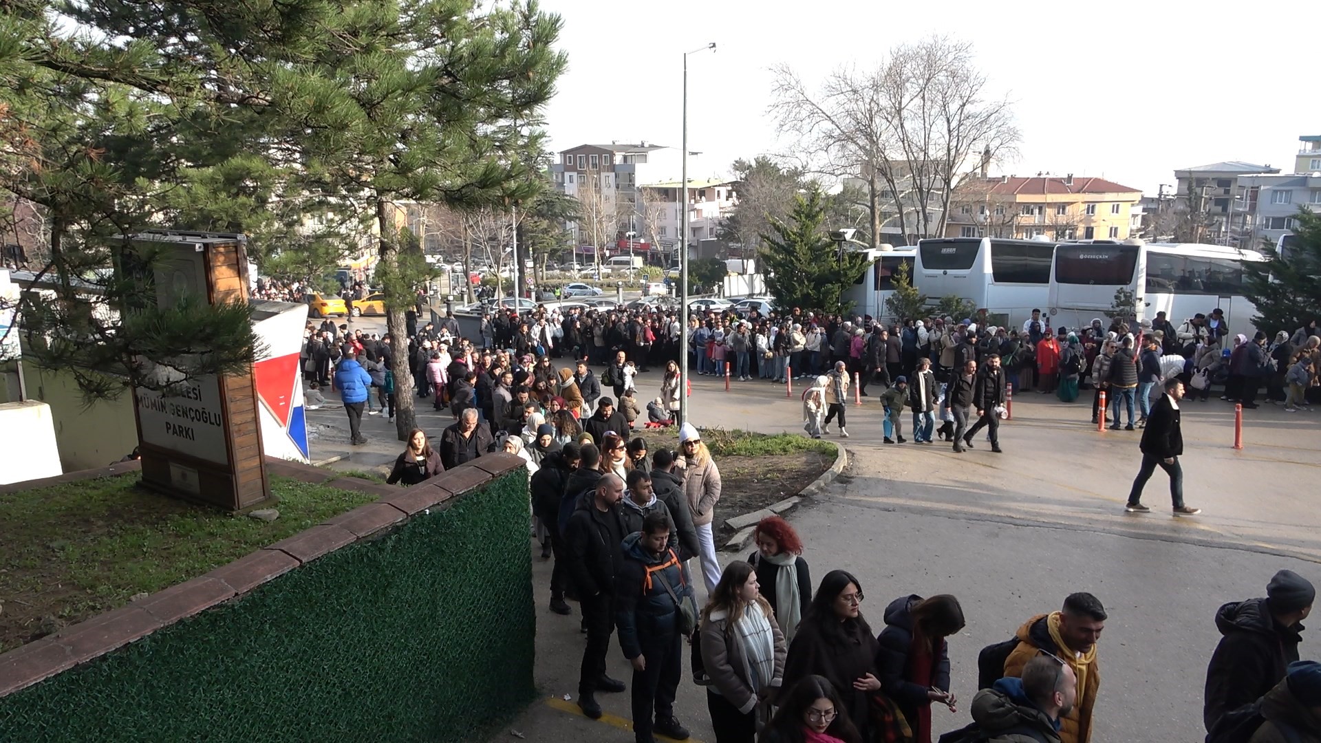 Bursa'da O Istasyonda Yine Aynı Manzara (2)
