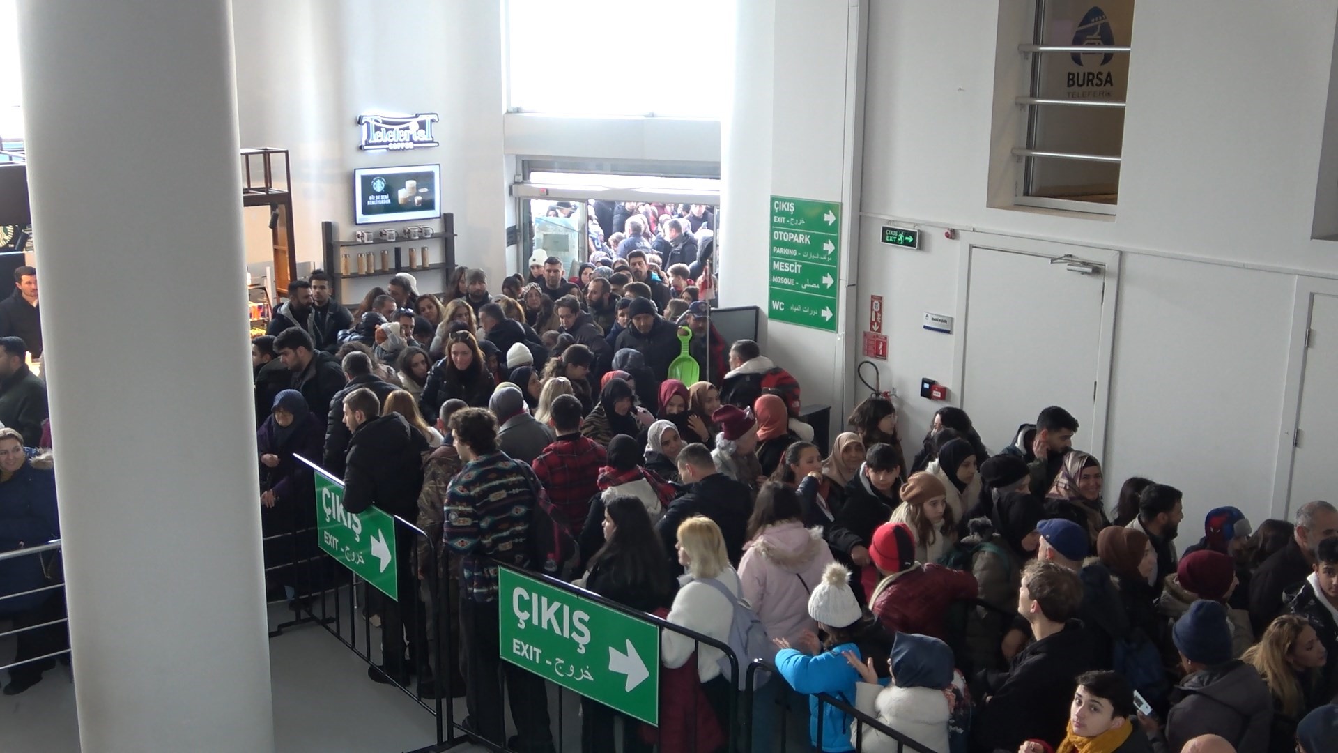 Bursa'da O Istasyonda Yine Aynı Manzara (4)
