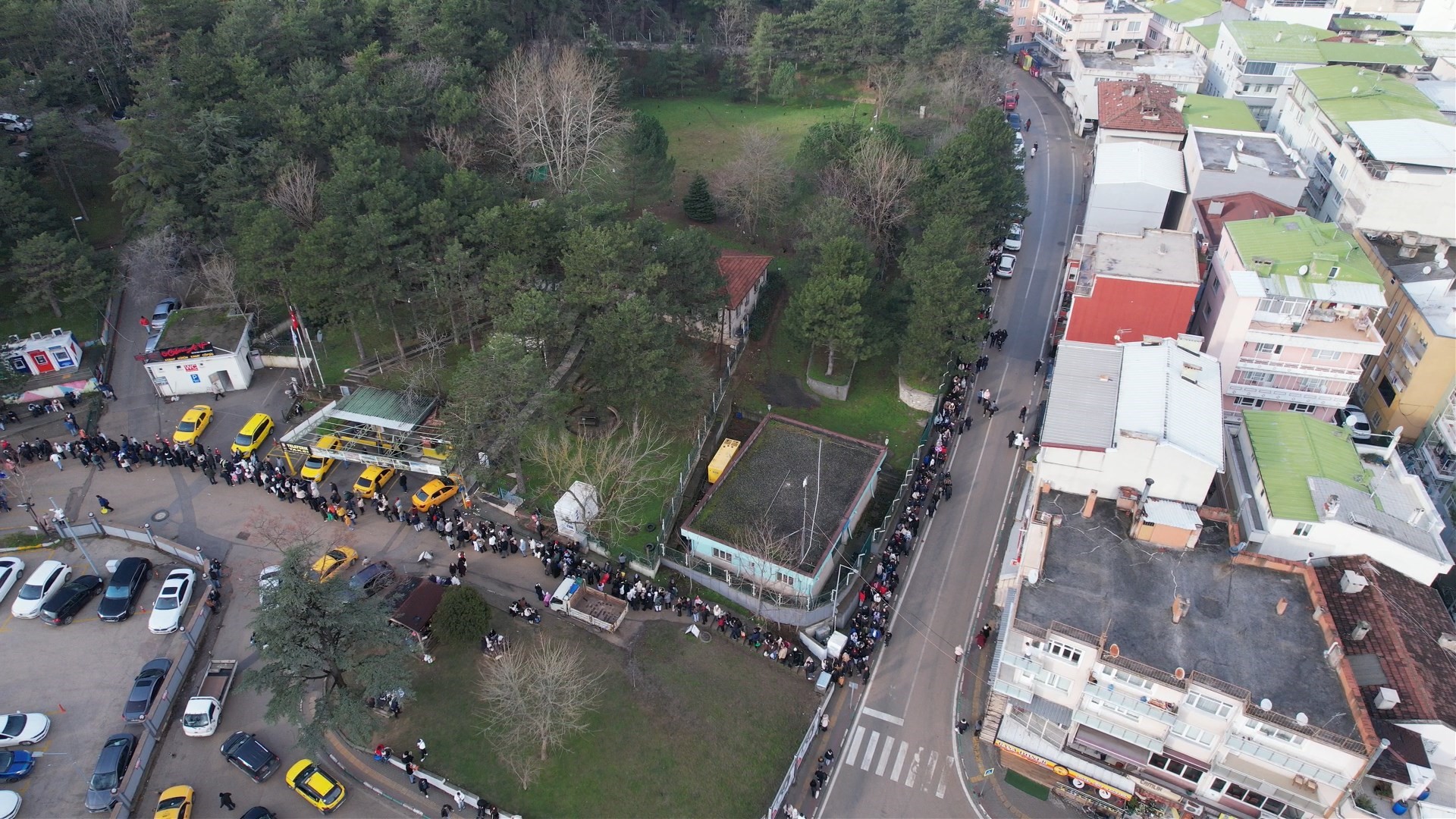 Bursa'da O Istasyonda Yine Aynı Manzara (5)