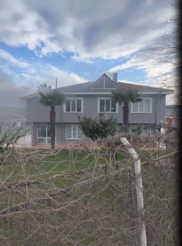 Bursa'da Ortalık Yıkılıyor! Lodos Ve Yangın Çıktı (3)