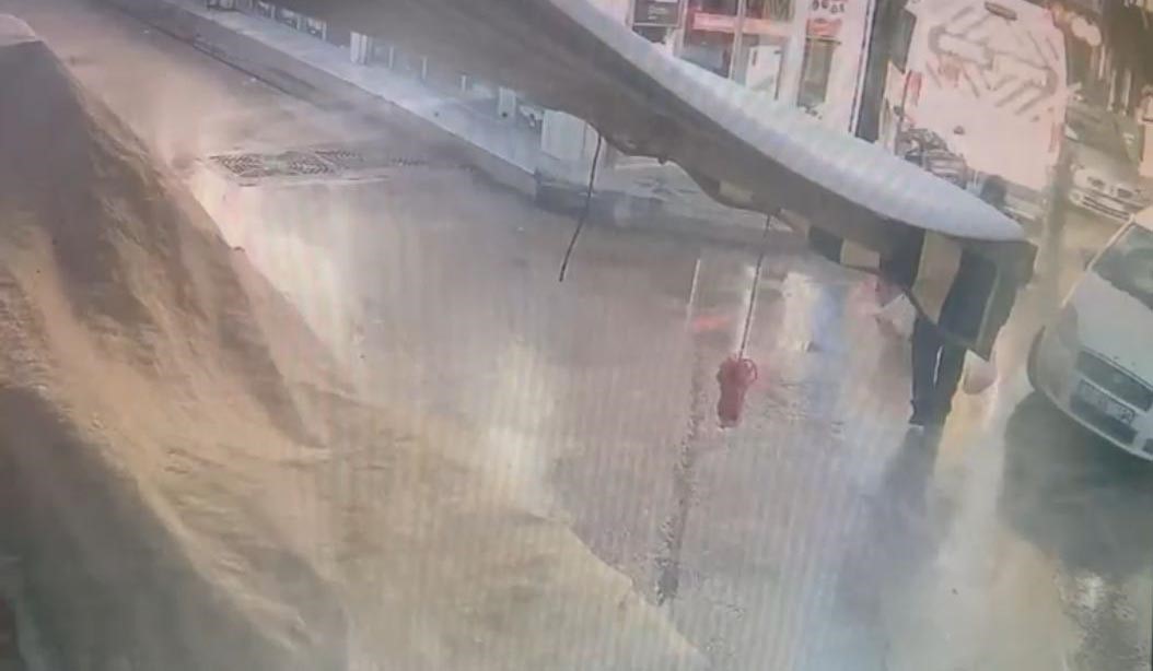 Bursa’da Otomobilin Çarptığı Yaşlı Adamın Ayağı Kırıldı