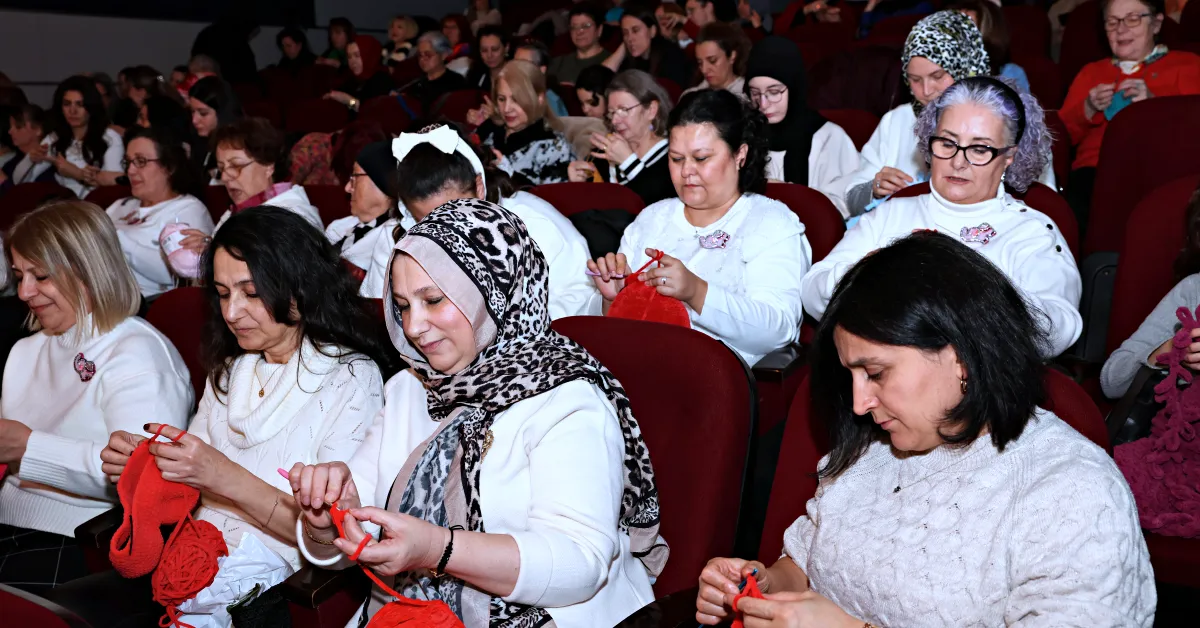 Bursa'da Sinema Salonunda Iyilik Mesaisi Işıklar Kapanmadı (2)