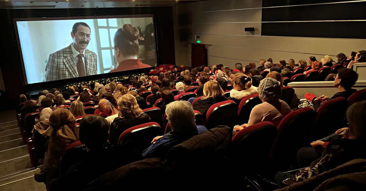 Bursa'da Sinema Salonunda Iyilik Mesaisi Işıklar Kapanmadı (3)