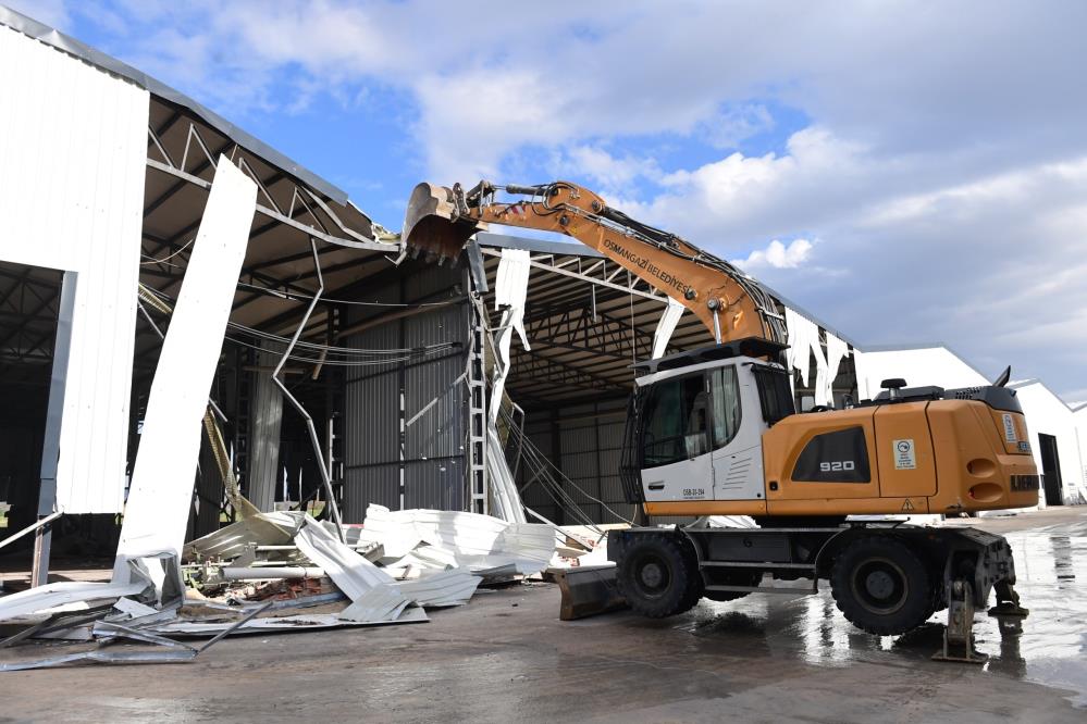 Bursa'da Tarım Arazisine Yapılan Kaçak Depolar Yıkıldı! (2)