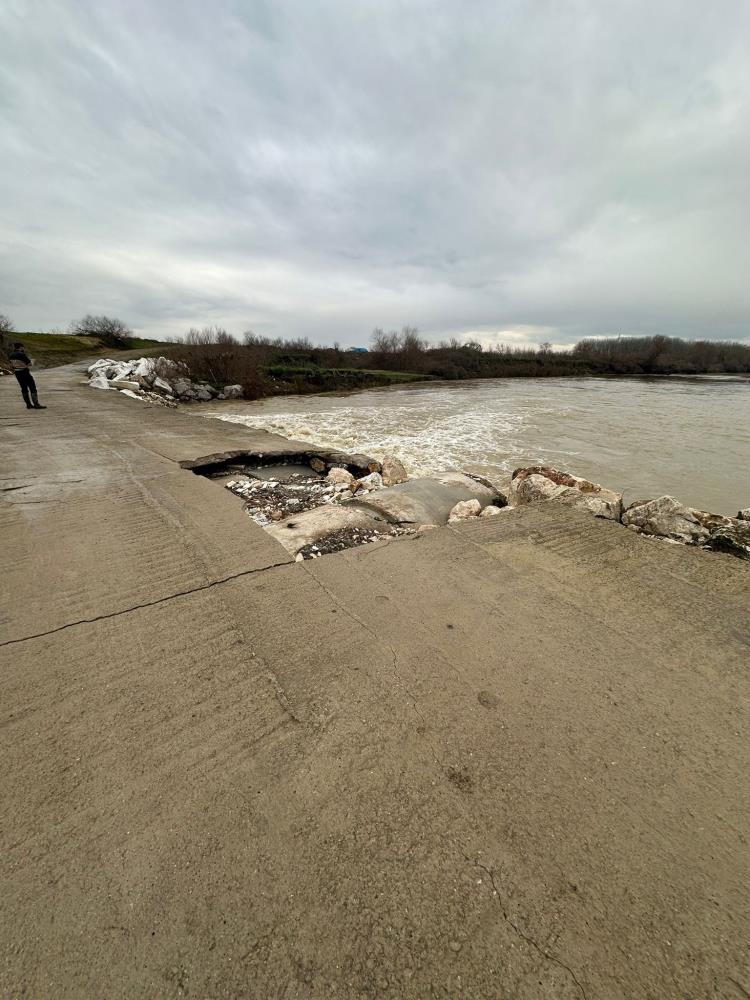 Bursa'daki Hasarlı Köprü Vatandaşlara Korku Dolu Anlar Yaşatıyor! (1)
