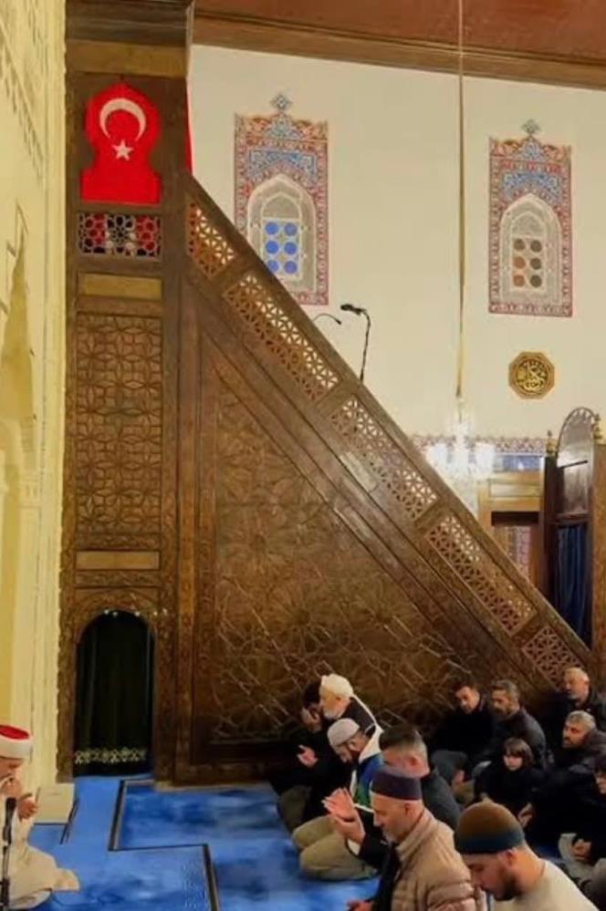 Bursalı Imamdan 'Minberler Bayrakla Süslensin' Teklifi! (2)