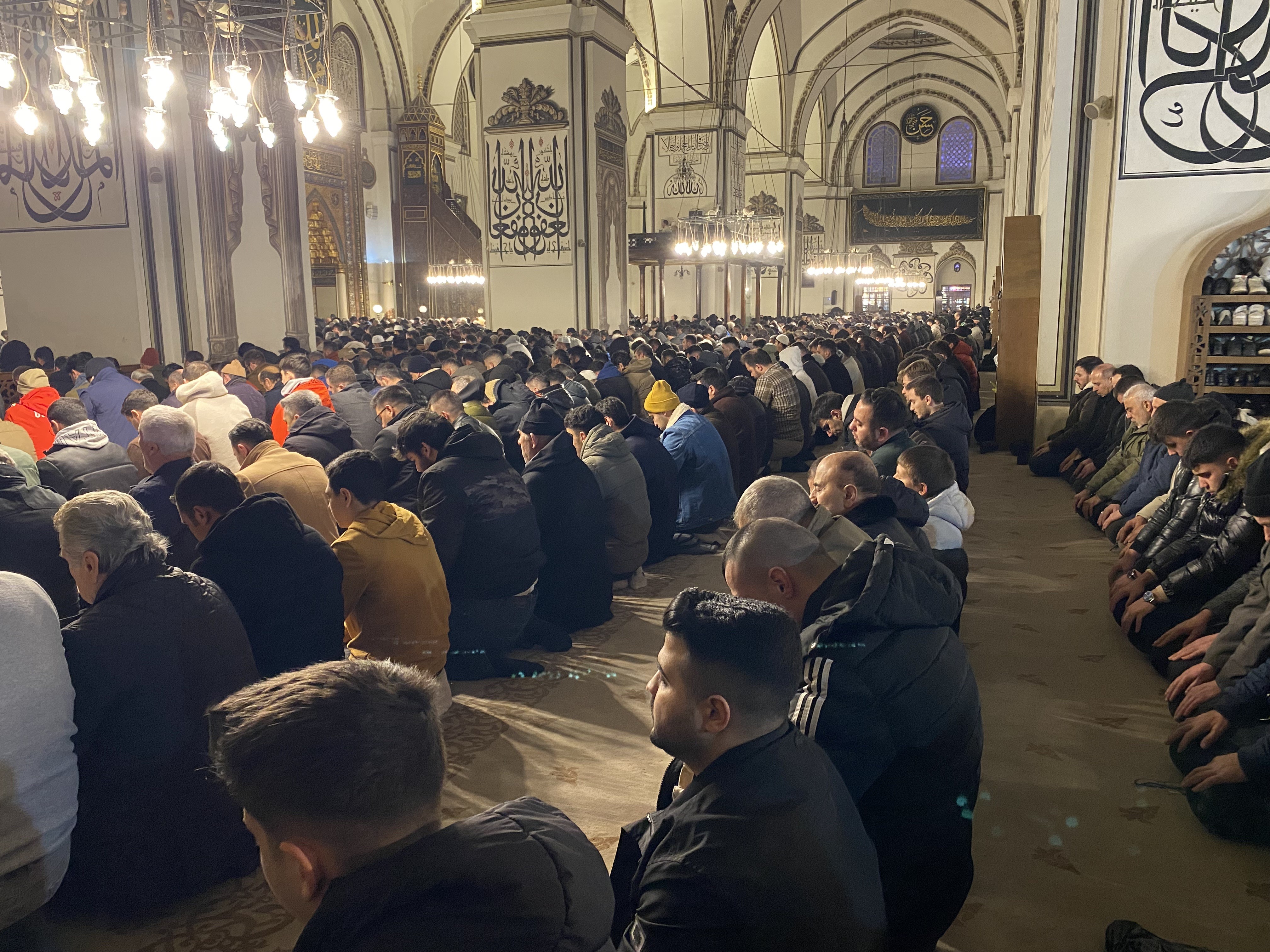 Bursalılar Miraç Kandili'nde Ulu Cami'ye Akın Etti (2)