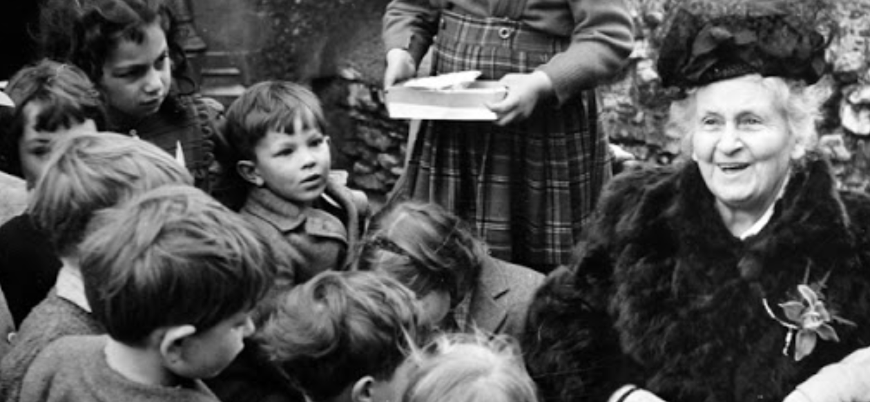 Casa Dei Bambini Adlı Ilk Çocuk Okulunu Açtı