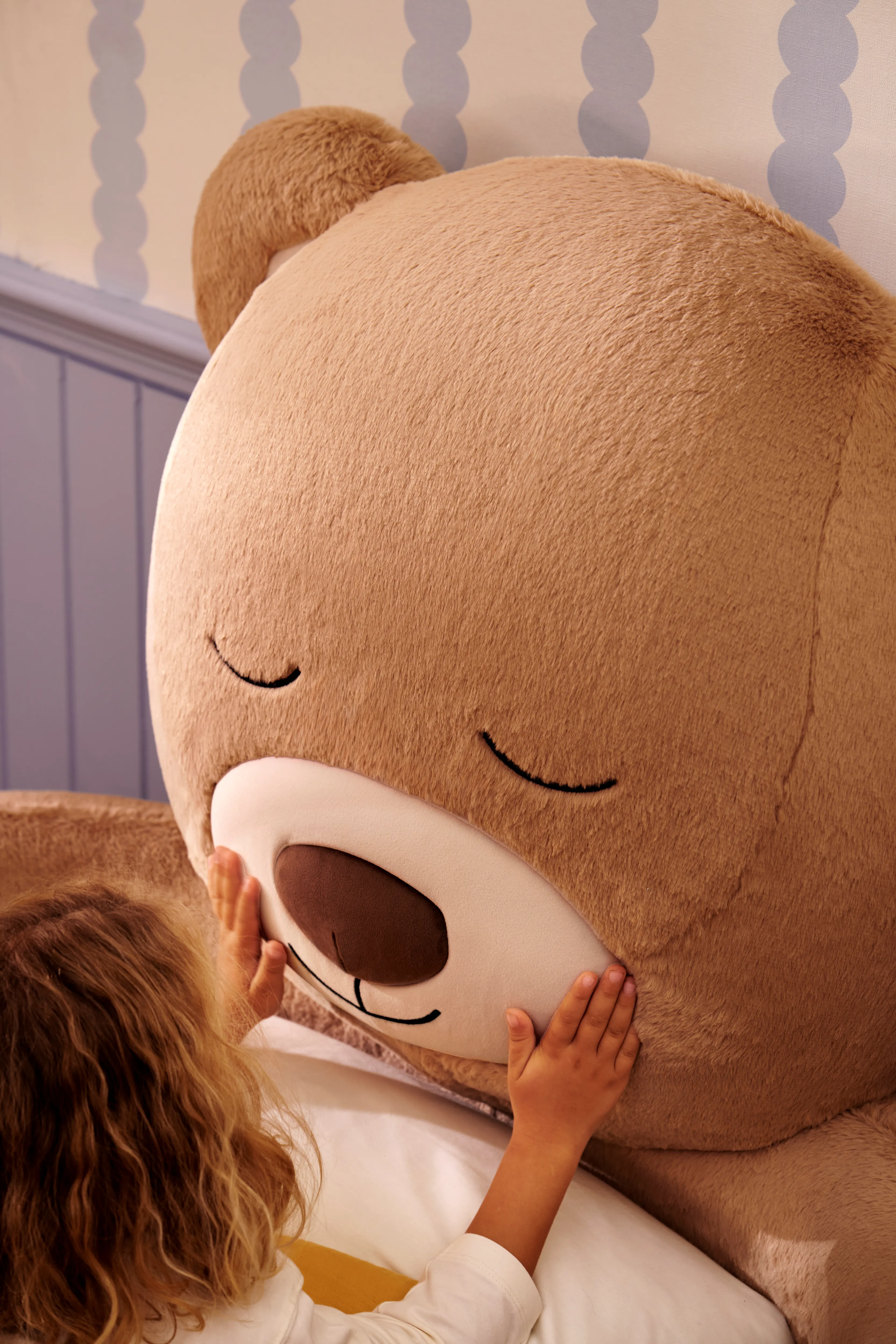 Çilek’ten Kendi Yatağına Geçiş Sürecini Destekleyen Yeni Uyku Arkadaşı Teddy Ayıcık Karyola (2)