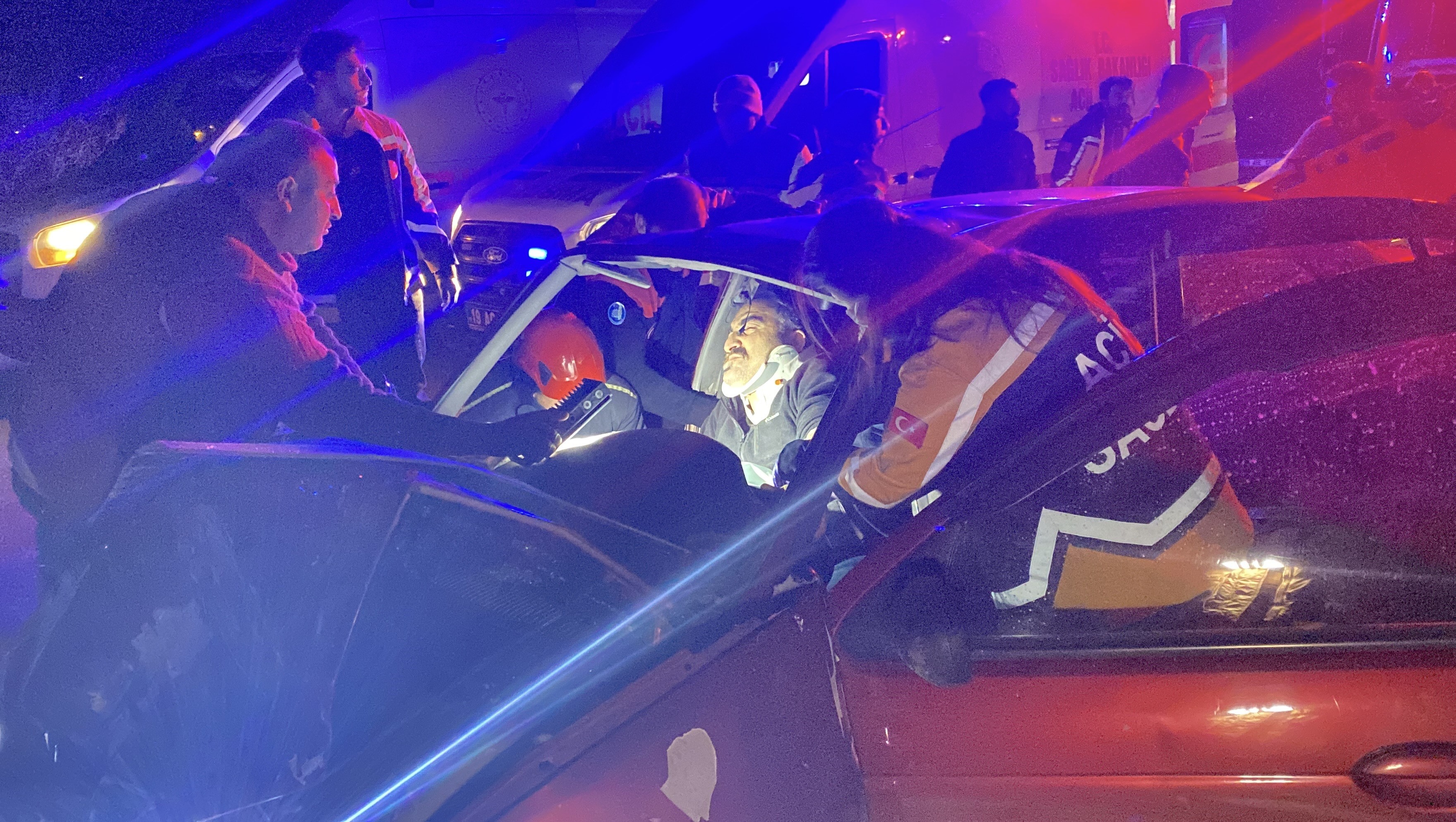 Çorum'da Iki Otomobil Çarpıştığı Kazada 8 Kişi Yaralandı (2)