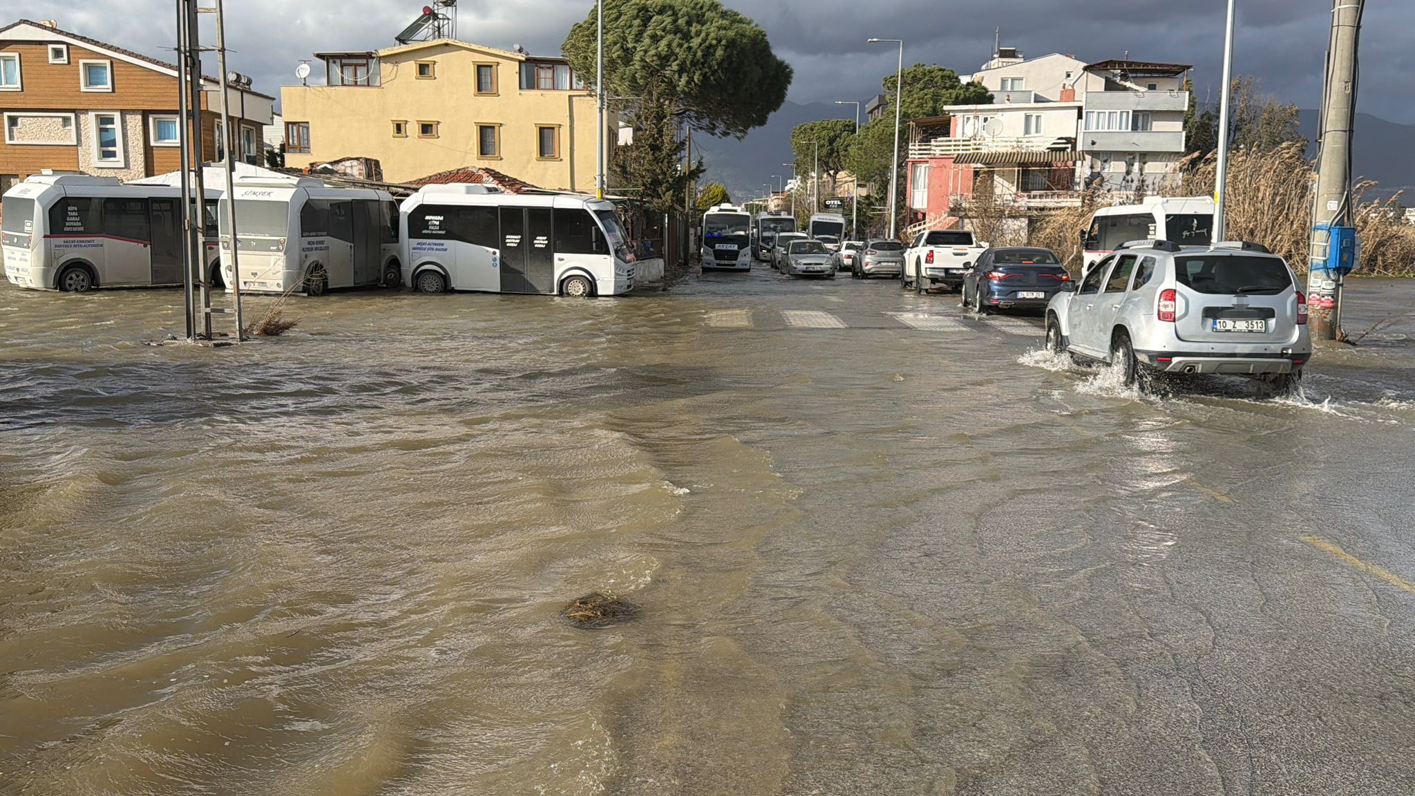 Deniz Taştı, Caddeler Göle Döndü (3)