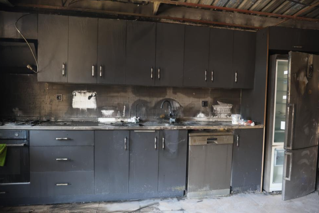 Depremde Evi Yıkılan Aile Yangınla Ikinci Kez Yuvasız Kaldı (3)-2